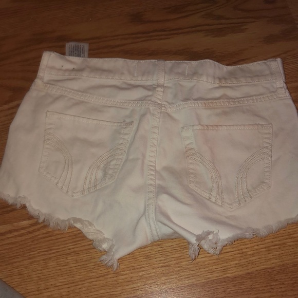 WHITE RIPPED DENIM SHORTS - Picture 2 of 2